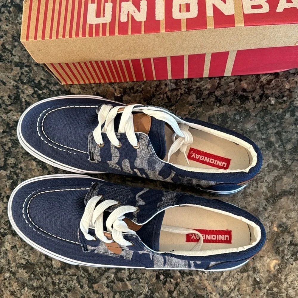 Unionbay men’s navy canvas sneakers NIB 9.5